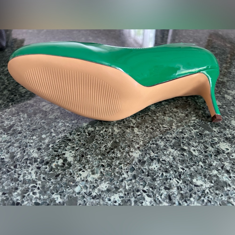 New Never Worn Green Women's Pumps - Picture 5 of 6